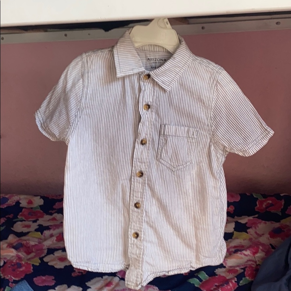 Striped grey and white tee w/ pocket